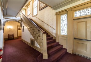 Interior entrance - White Springs Manor a Belhurst Property (Geneva)
