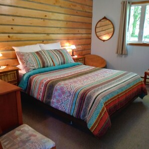 Standard-Chalet, 1 Queen-Bett, Seeblick | Hochwertige Bettwaren, individuell dekoriert, Schreibtisch