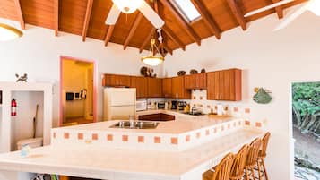 Villa, 2 Bedrooms, Kitchen, Ocean View (Sunset East) | Private kitchen