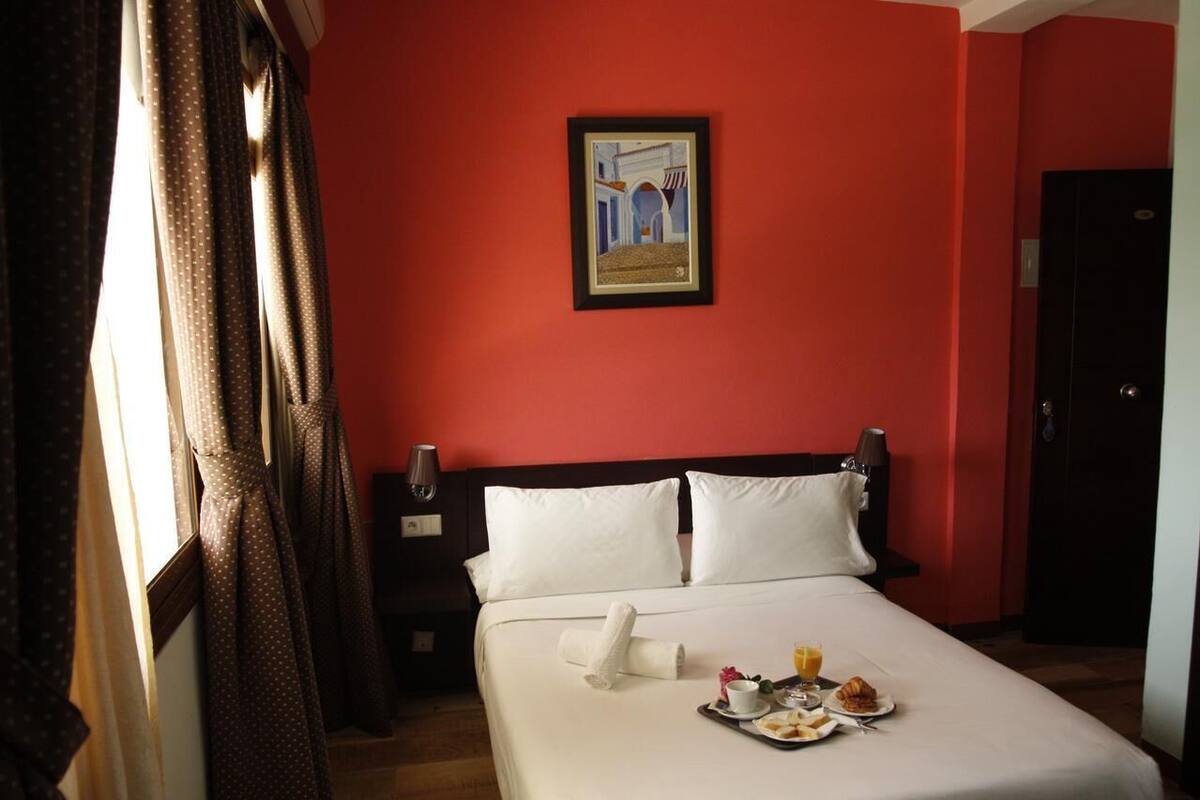Comfort Double Room, Non Smoking, City View | Meja, Wi-fi percuma, cadar katil