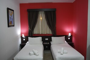 Twin Room | Meja, Wi-fi percuma, cadar katil