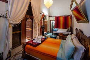 Quarto família | Cortinas blackout, ferros/tábuas de passar roupa, Wi-Fi de cortesia