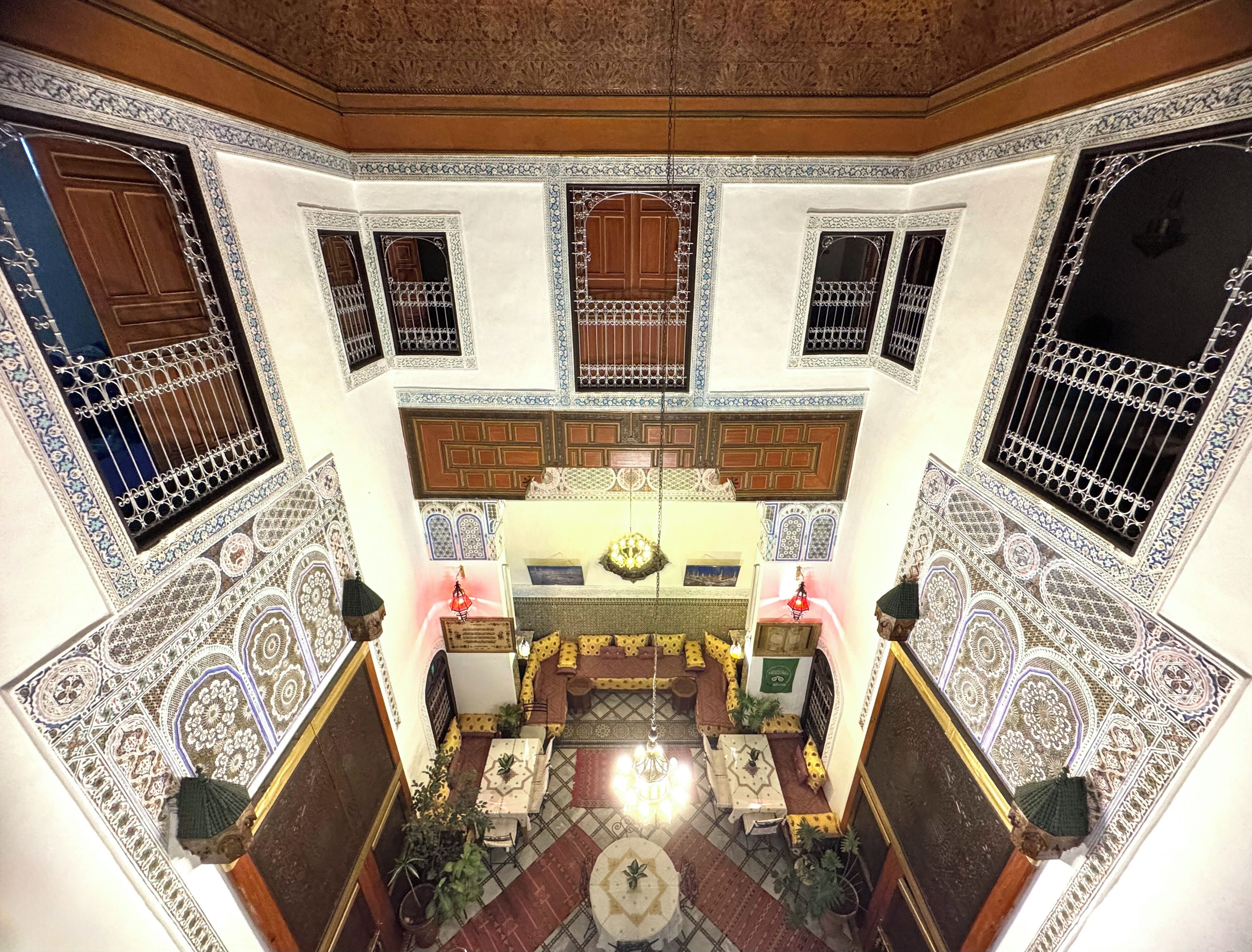 ด้านหน้าที่พัก - ตอนเย็น/กลางคืน