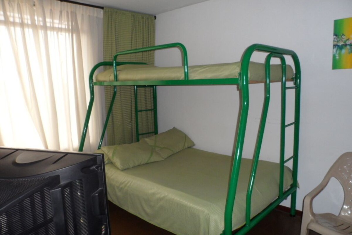 Chambre Double, salle de bains commune | Wi-Fi gratuit