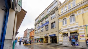 A multi-story hotel with a yellow facade, a visible entrance, and a storefront with a sign reading "Hotel Ana Carolina". - Ayenda Ana Carolina (Manizales)