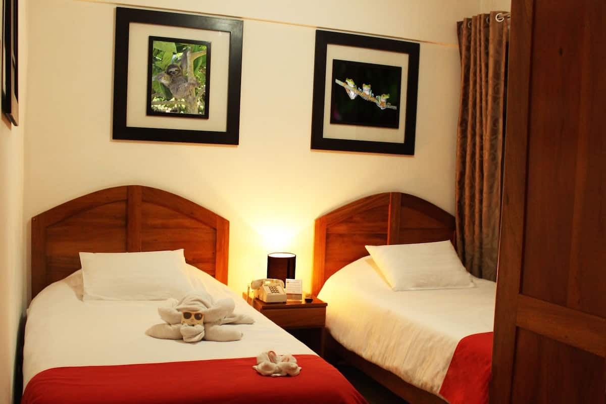 Premium bedding, in-room safe, iron/ironing board, free WiFi