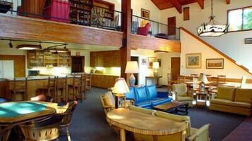 Apartamento (Reunion Lodge) | Ropa de cama de alta calidad, escritorio, ropa de cama