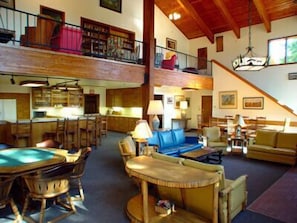 Condo (Reunion Lodge) | 1 phòng ngủ, bộ đồ giường cao cấp, bàn