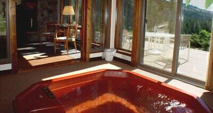 Pahaska Tepee Resort