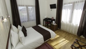 Premium bedding, in-room safe, rollaway beds, free WiFi