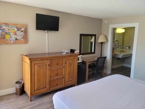 Room, 1 King Bed, Accessible, Non Smoking | Iron/ironing board, free WiFi, bed sheets - Econo Lodge Springerville (Springerville)