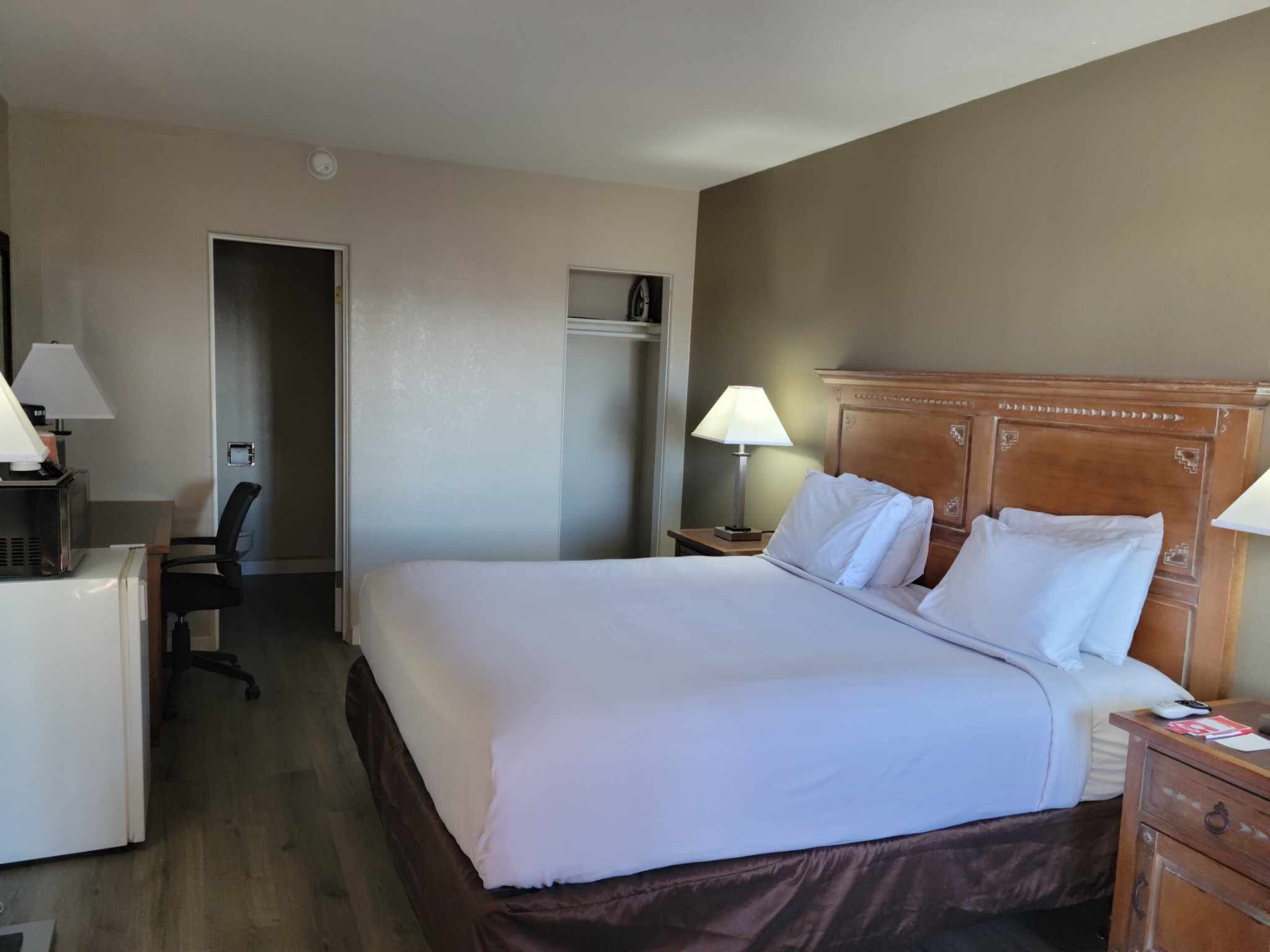 Iron/ironing board, free WiFi, bed sheets