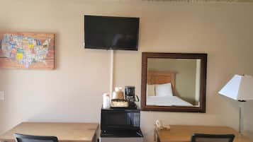 Iron/ironing board, free WiFi, bed sheets