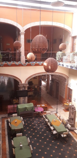 Breakfast and lunch served - Hotel La Rotonda (Guadalajara)