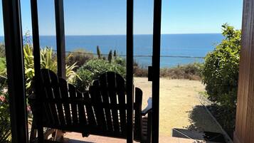 Standard Room, Ensuite (Cliffside Ground King) No Pet Friendly | Beach/ocean view