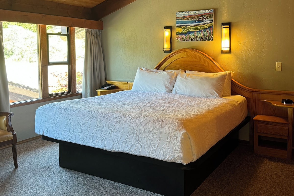 Standard Room, Ensuite (Garden Area Upper) Pet Friendly | Premium bedding, iron/ironing board, cribs/infant beds, rollaway beds