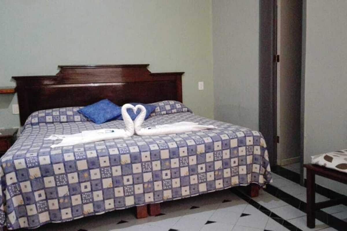 Standard Room | In-room safe, iron/ironing board (on request), WiFi (free)