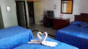 In-room safe, iron/ironing board, free WiFi - Posada Hidalgo Inn (Guadalajara)