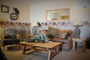 Televisión LCD, libros, estéreo