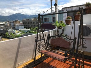 Panoramic-Vierbettzimmer, 1 Schlafzimmer, Badewanne, Turm | Blick vom Balkon