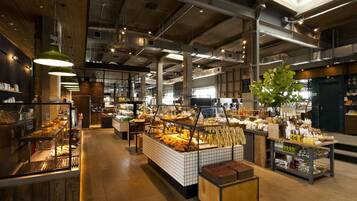 Breakfast, lunch, dinner served; Italian cuisine