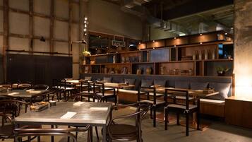 Breakfast, lunch, dinner served; Italian cuisine