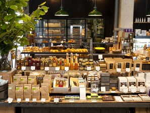 Breakfast, lunch, dinner served; Italian cuisine  - HOTEL CYCLE (Onomichi)