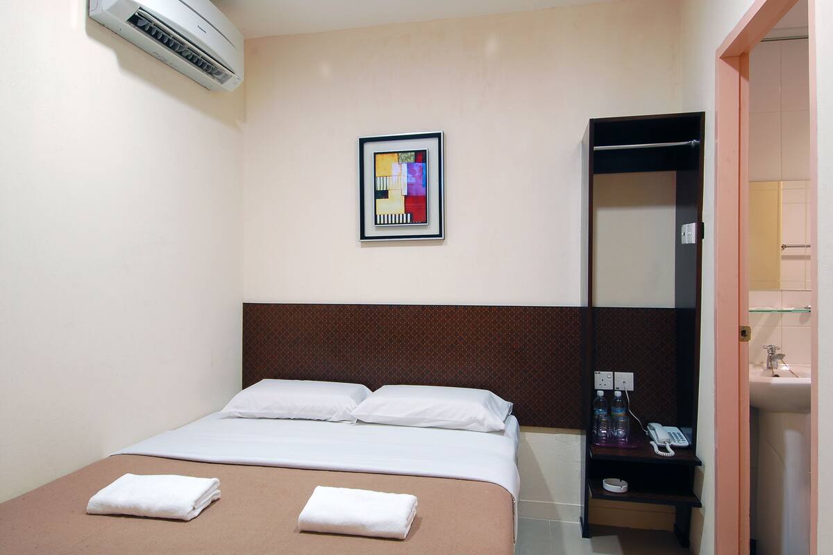 Standard Room, 1 Queen Bed