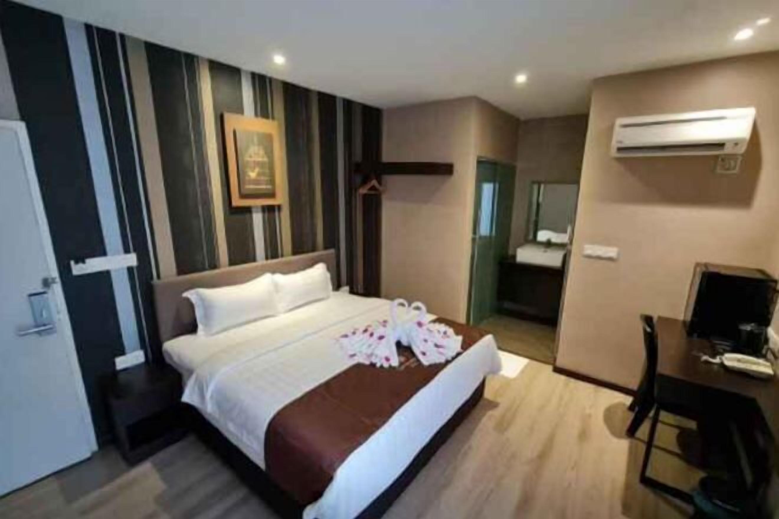 In-room safe, desk, free WiFi, bed sheets