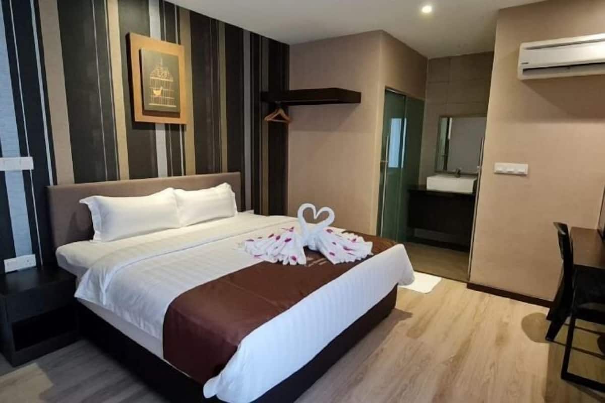 In-room safe, desk, free WiFi, bed sheets
