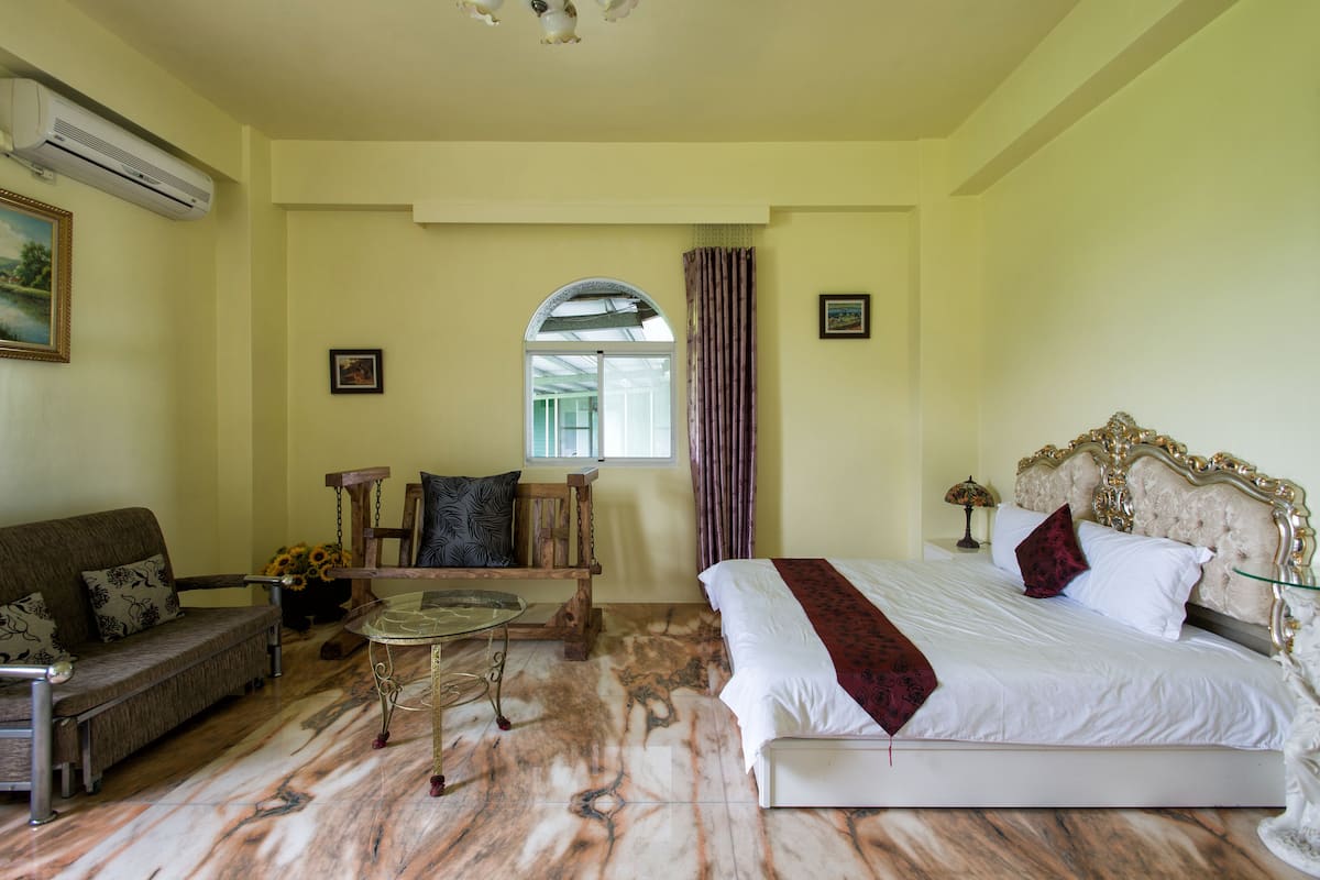 1 chambre, lit avec matelas à plateau-coussin, bureau