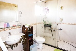 Bathroom - Alps Garden B&B (Wujie)