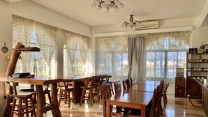 37-inch LED TV with cable channels, TV - Alps Garden B&B (Wujie)