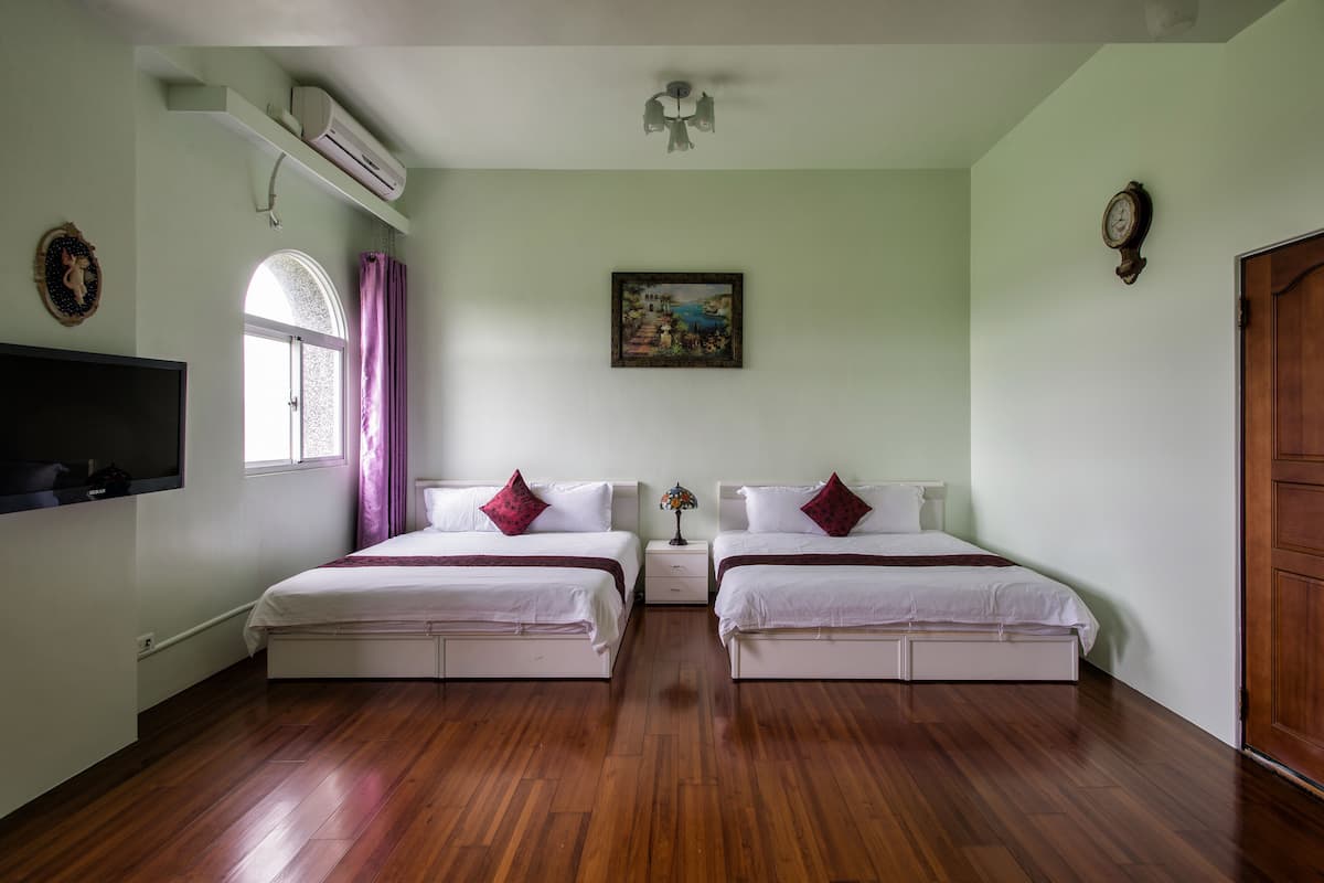 1 chambre, lit avec matelas à plateau-coussin, bureau