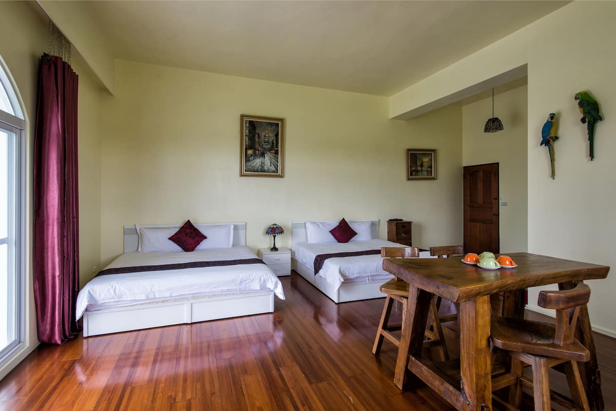 1 chambre, lit avec matelas à plateau-coussin, bureau