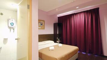 Deluxe Room, 1 Queen Bed, City View