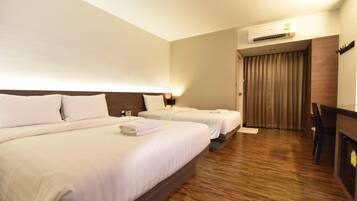 Standard Triple Room | Desk, free WiFi
