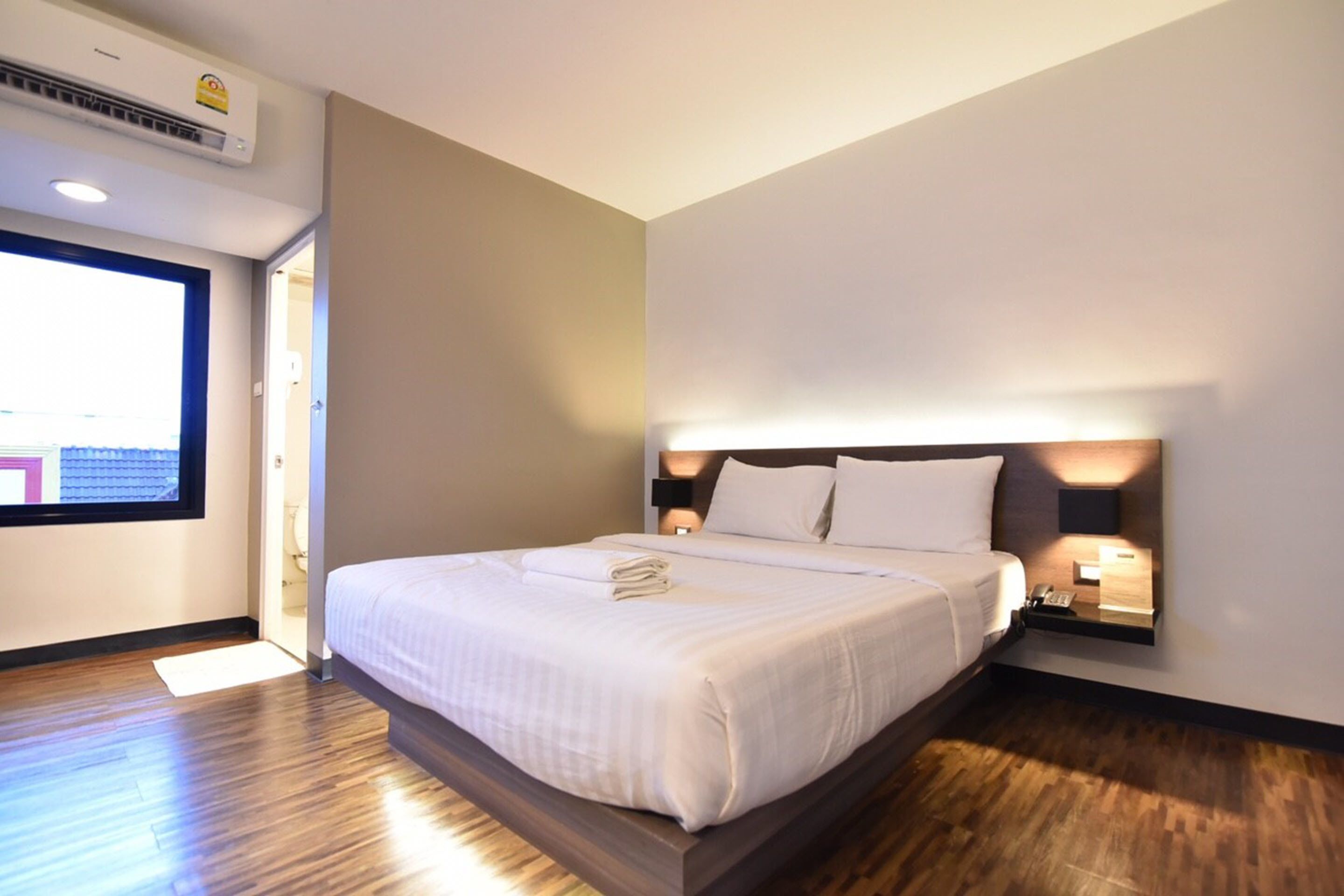 スタンダード ダブルルーム ダブルベッド 1 台 | デスク、WiFi (無料)