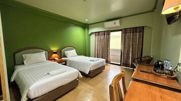 Deluxe Twin Room, 2 Single Beds | Minibar, desk, free WiFi, bed sheets