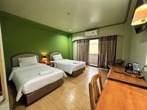 Deluxe Twin Room, 2 Twin Beds | Minibar, desk, free WiFi, bed sheets