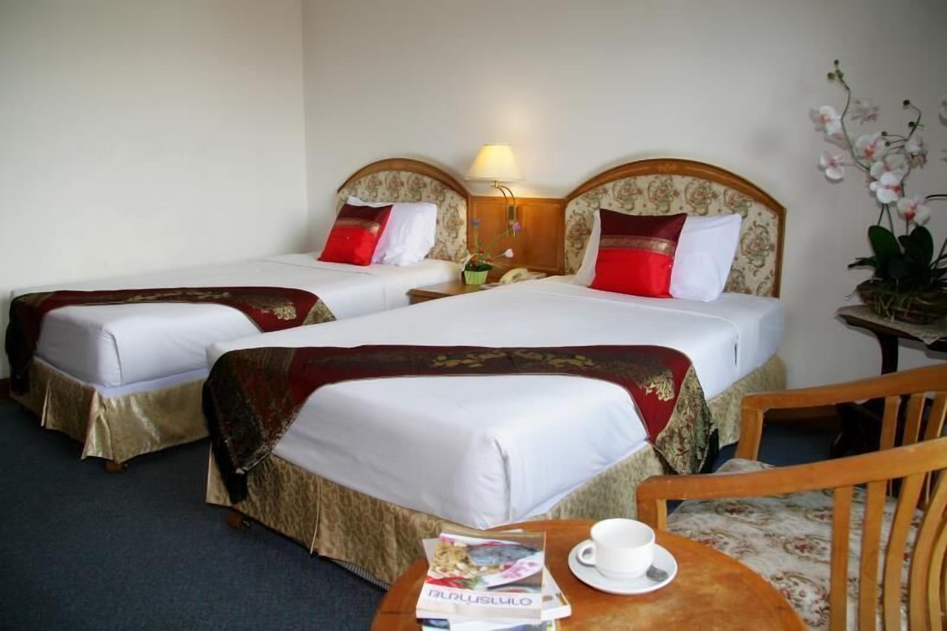 迷你吧、办公桌、免费 WiFi、床单