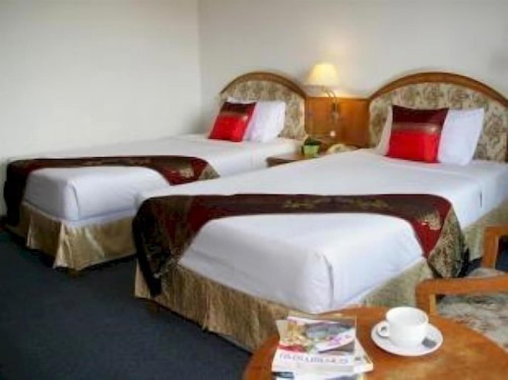 迷你吧、办公桌、免费 WiFi、床单