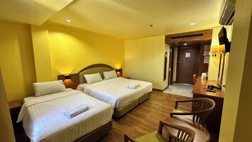 Minibar, bureau, Wi-Fi gratuit, draps fournis