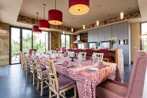 Lunch and dinner served - The Uluwatu Peak Residence (Pecatu)
