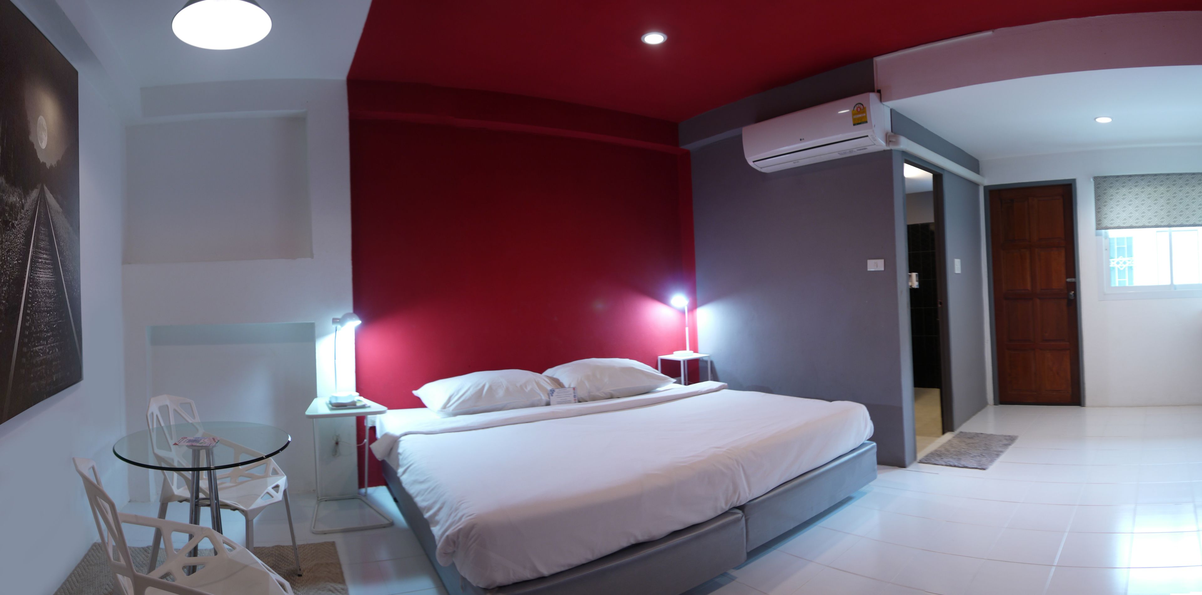 Standard Room | Desk, free wired internet, bed sheets