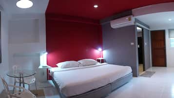 Standard Room | Desk, free wired internet, bed sheets