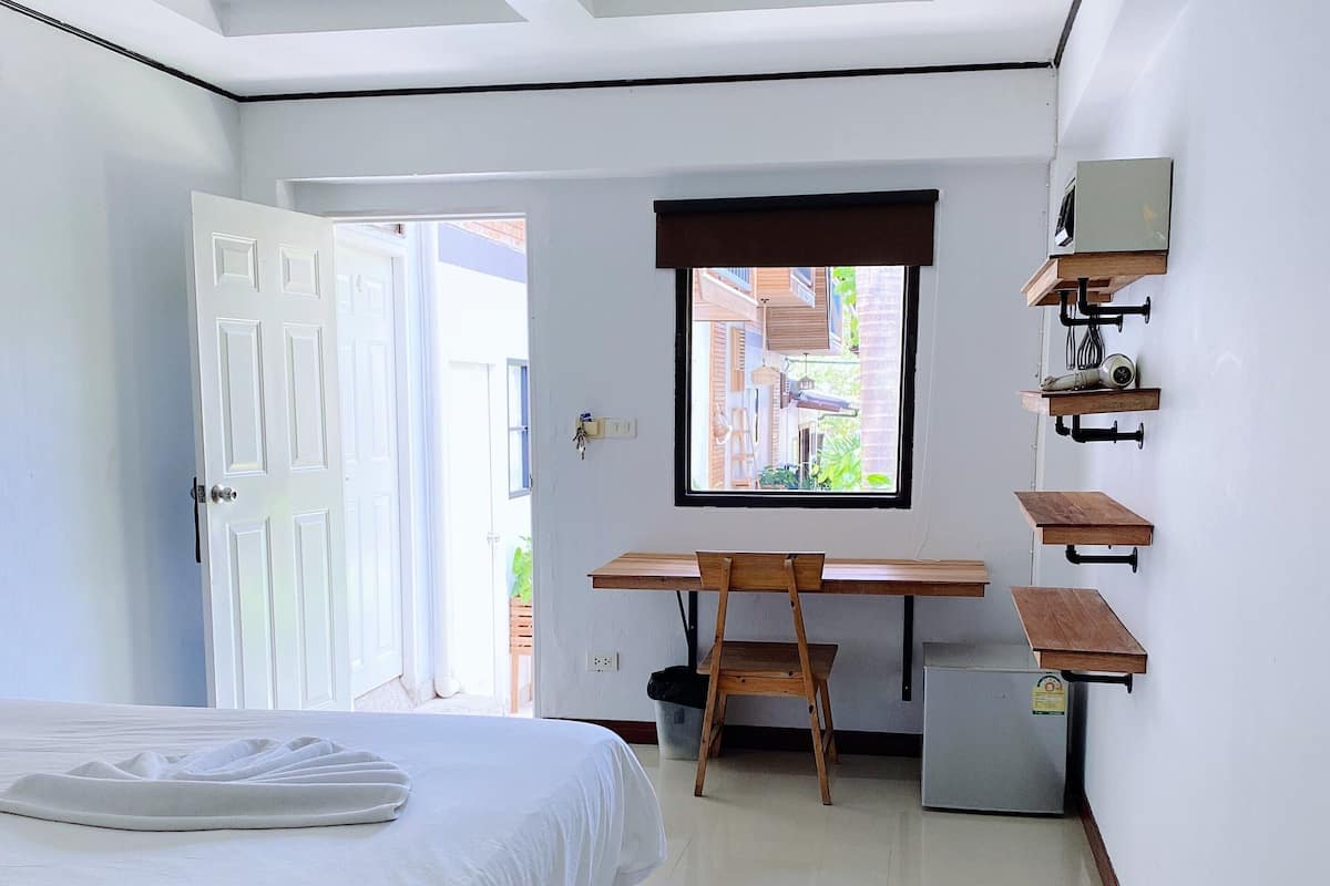 Standard Room | Minibar, in-room safe, blackout drapes, free WiFi