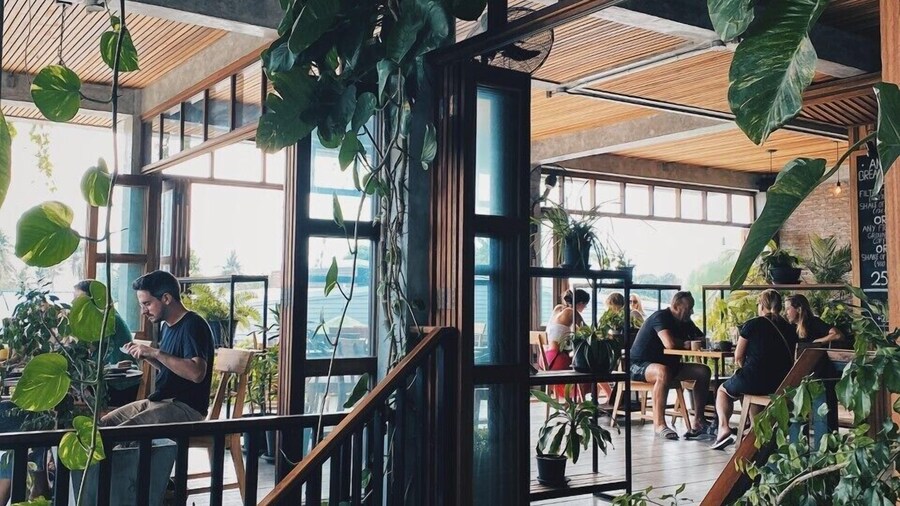 The Reef Hotel & Studios