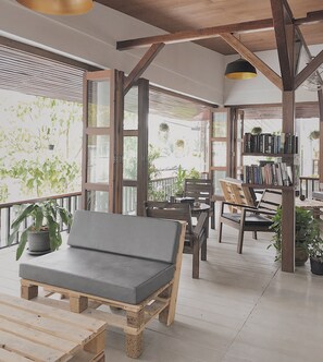Lounge - The Reef Hotel & Studios (Koh Lipe)