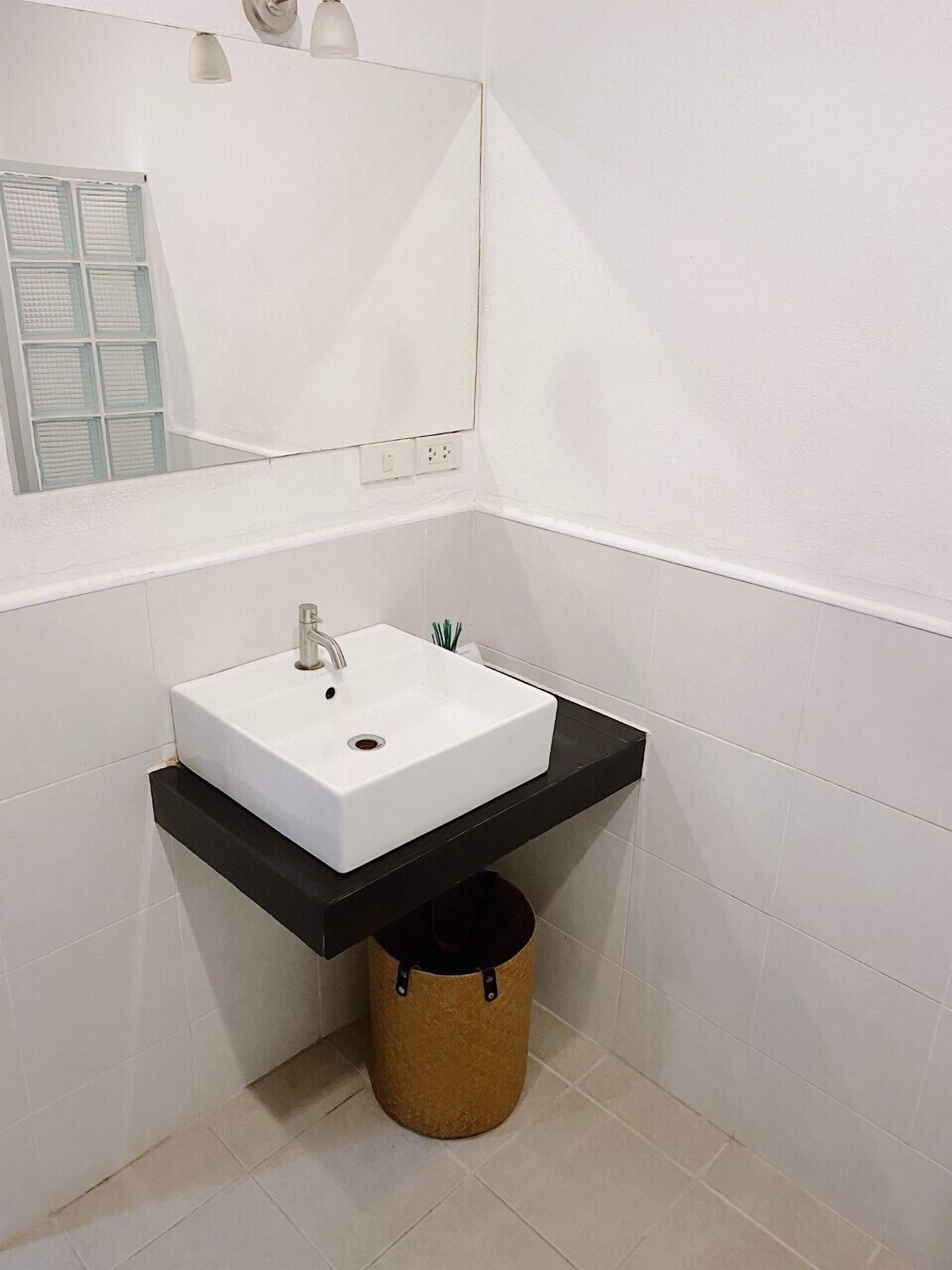 Photo - The Reef Hotel & Studios